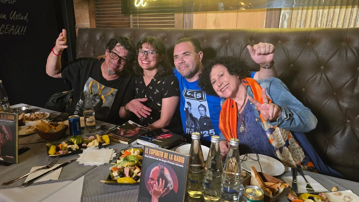 Panel de invitados en el streaming del lanzamiento de El Espíritu de la Radio — DAR2