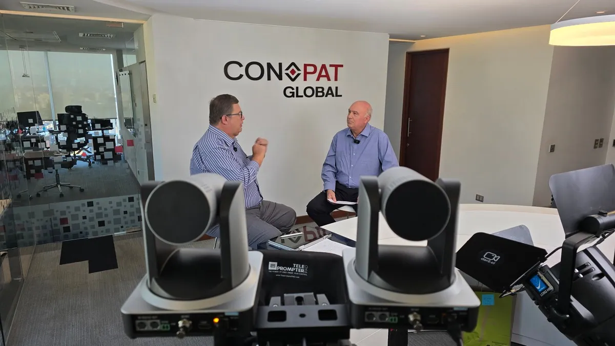 Estudio móvil de video podcast corporativo en oficinas de Conpat Global — DAR2